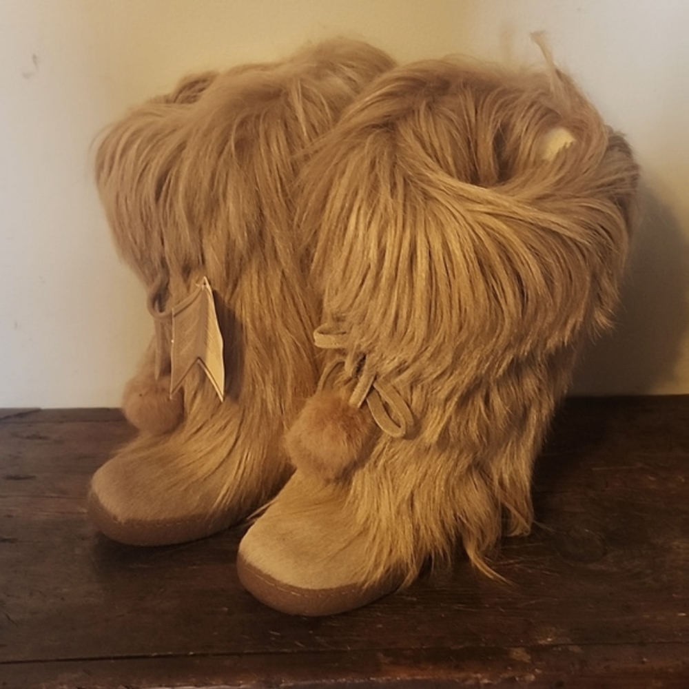 Faux-Fur Pom Pom Women's Winter Boots - Tan